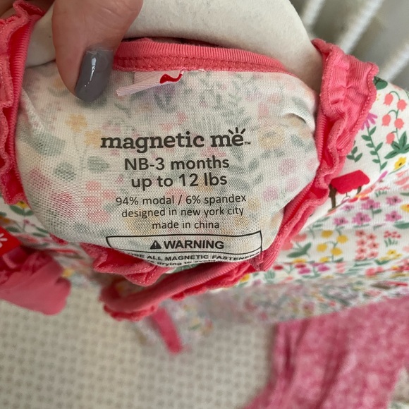 Magnetic Me - 3 Gown and Hat Sets (6 Pieces) Nb-3 Months - Picture 5 of 7